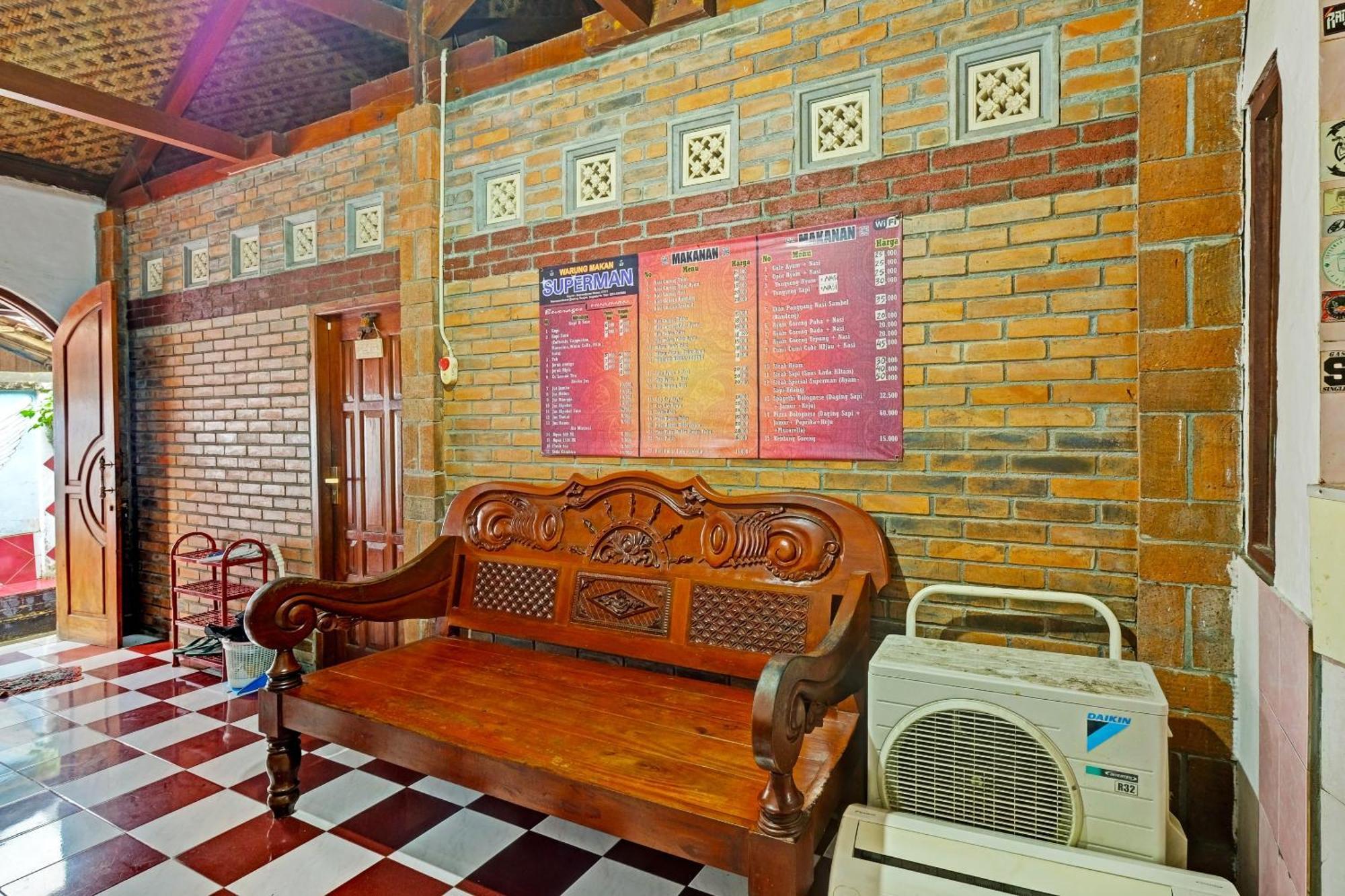 Spot On 91915 Homestay Superman Jogjacarta Exterior foto