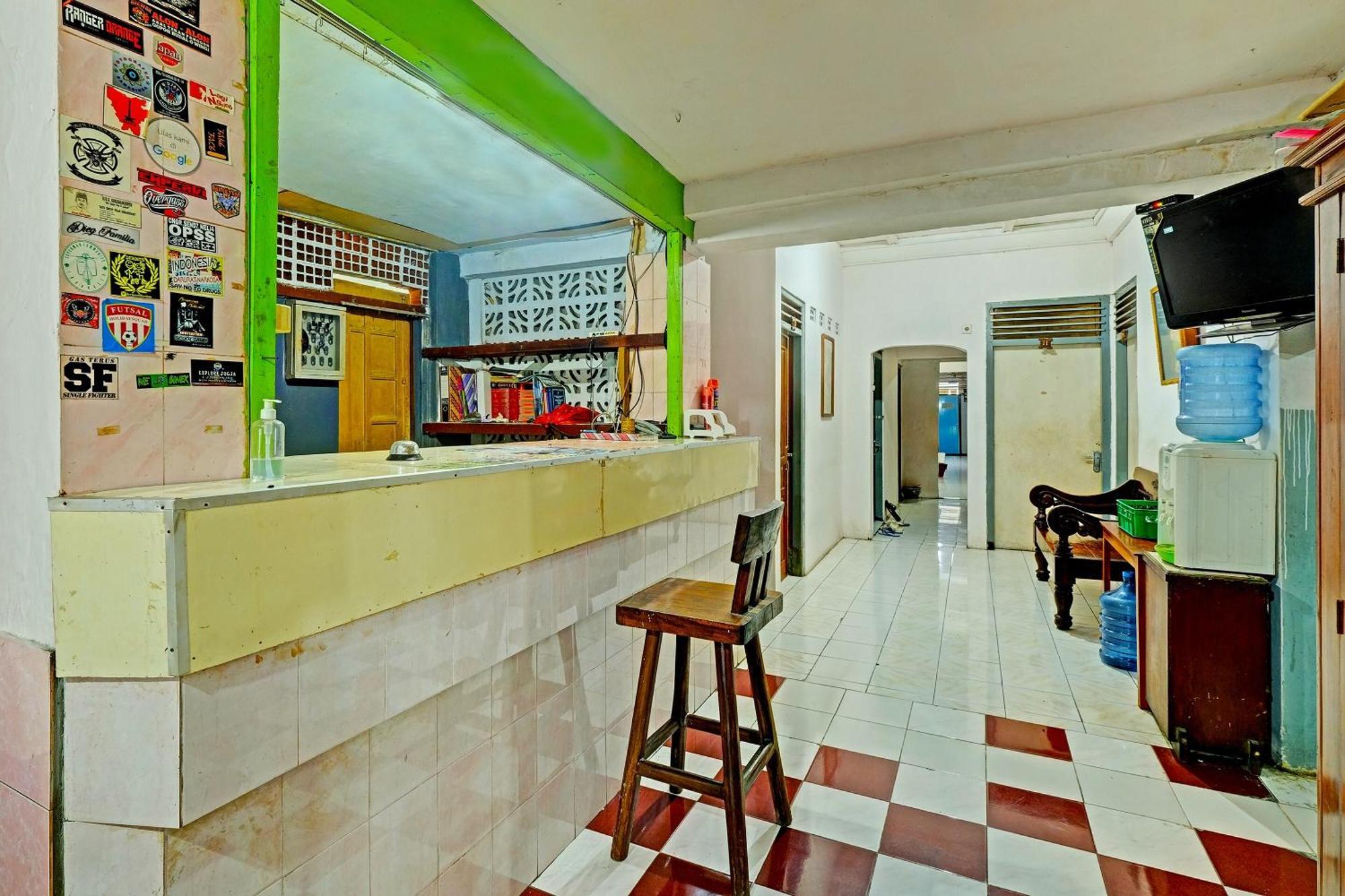 Spot On 91915 Homestay Superman Jogjacarta Exterior foto