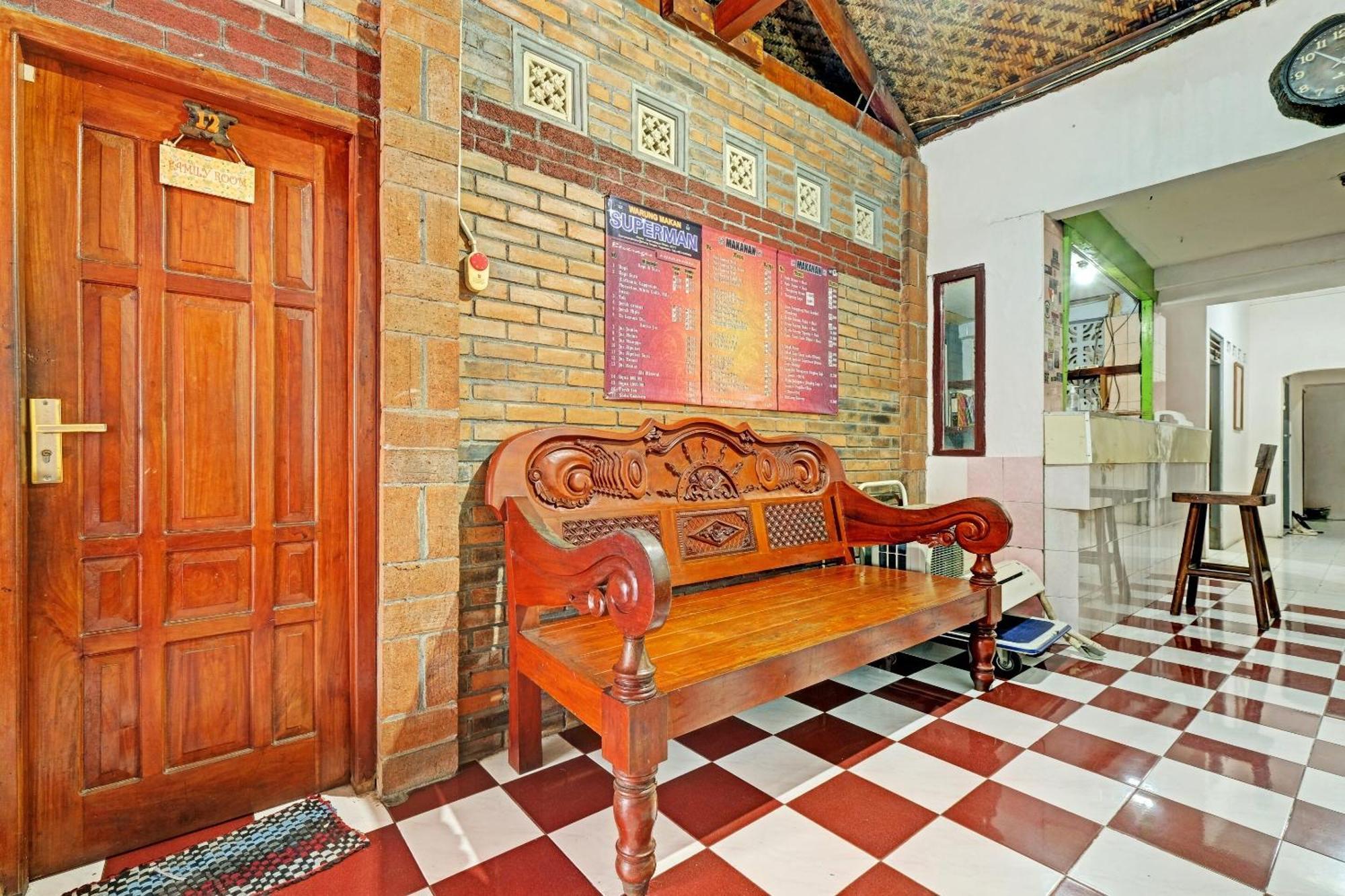 Spot On 91915 Homestay Superman Jogjacarta Exterior foto