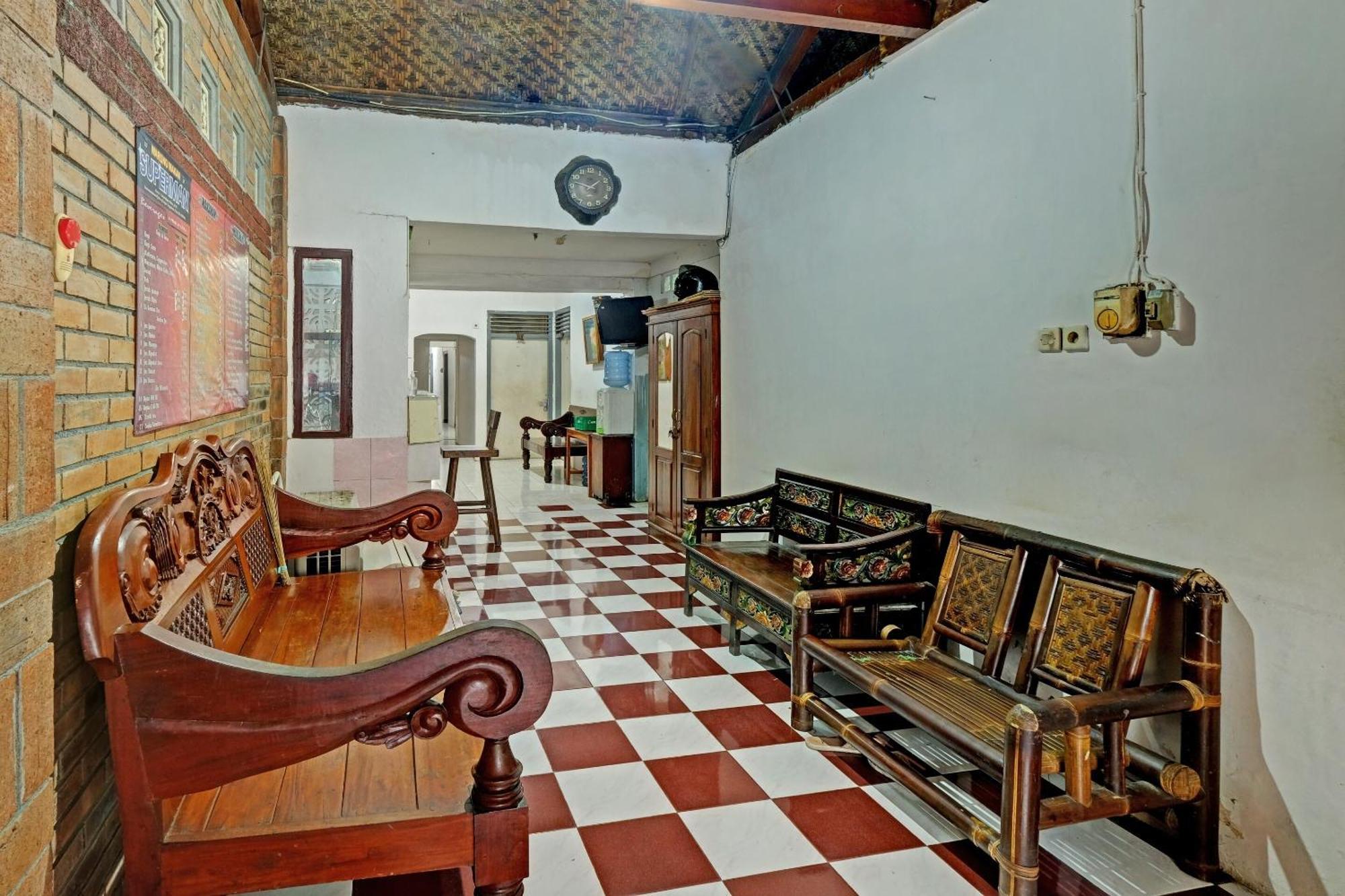 Spot On 91915 Homestay Superman Jogjacarta Exterior foto