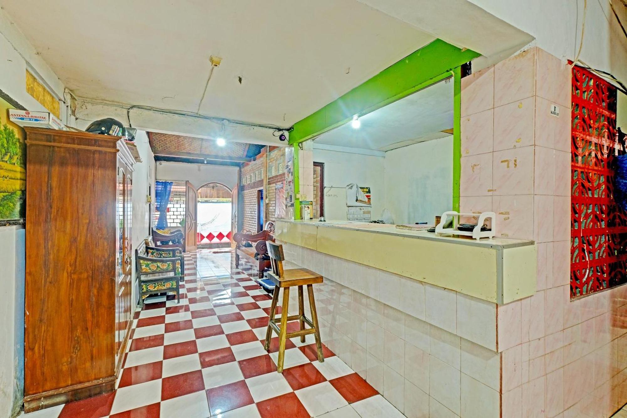 Spot On 91915 Homestay Superman Jogjacarta Exterior foto